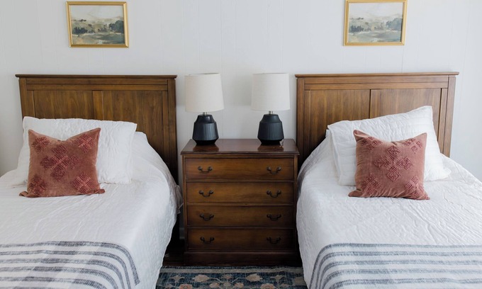 York Apartment | Walking distance to Wellspan York Hospital, York College. Comfortably sleeps 8.