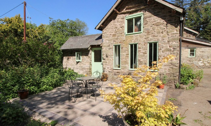 Bishops Castle Cottage | WALKMILL BARN, pet friendly, character holiday cottage in Wentnor
