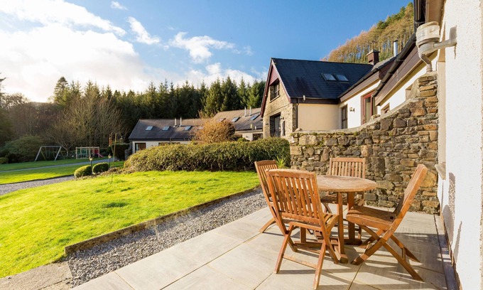 Slate Islands Cottage | Walled Garden Mews 3 - a mews cottage that sleeps 6 guests in 2 bedrooms