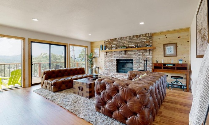 Groveland House | Walling Mountain Retreat
