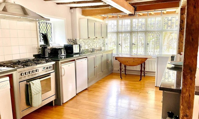 Littlehampton House | Walnut Tree House