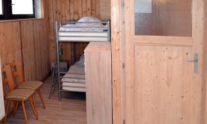 Mittelhof RV Rental | Wanderer Zimmer 3 - Campingplatz im Eichenwald