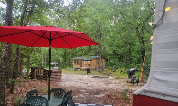 South Carolina Lakes & Blackwater Rivers Cabin | Wanderlust Roadie RV spot - 30 AMP