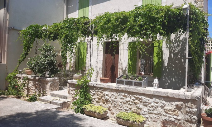 Alleins House | WARM AND COMFORTABLE FAMILY HOUSE near the AVIGNON FESTIVAL