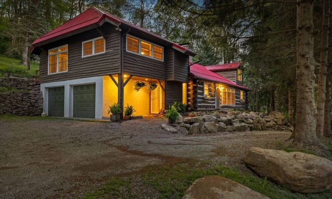 Champion Cabin | Warm Historic Mountain Cabin.