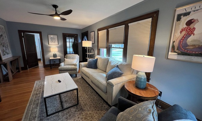 Springfield House | Warm inviting 3BR with fenced yard in quiet neighborhood close to everything