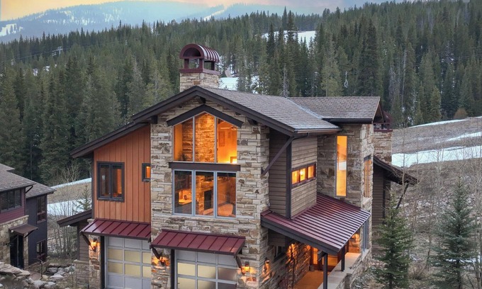 Copper Mountain House | Warming Hut: True Ski-in/Out, Hot Tub, Video Wall, Pool Table, Shuttle