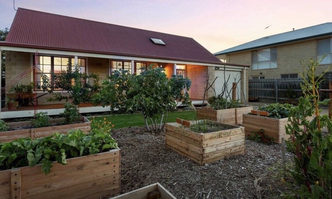 Hastings House | Warrangine Bay view retreat is a real jewel of the Mornington Peninsula.