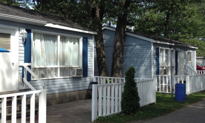 Wasaga Beach Cottage | Wasaga Beach Walk to Main Beach Free Parking Free Wi-Fi