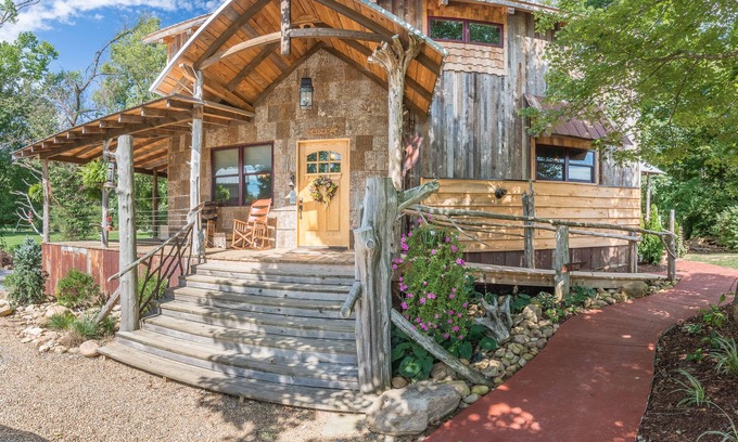 Johnson City Cabin | Watauga River Cabins- Cedar Cabin