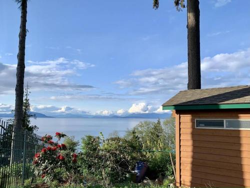 Regional District of Nanaimo Villa | Water front Private suite with free parking