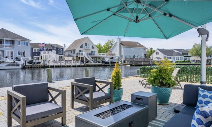 Ortley Beach House | Water front with Hot tab ! Enjoy Jersey short summer