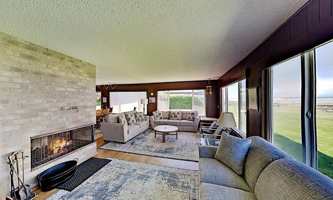 Waldport House | Water's Edge Oceanside Home