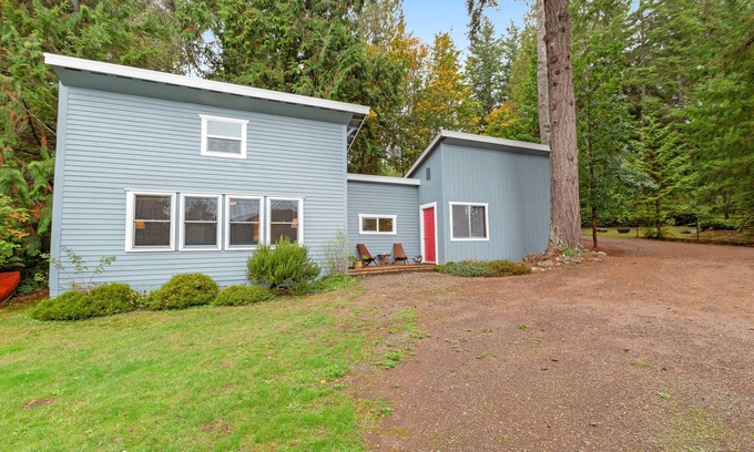 Seabeck Cottage | Water-view cottage on Hood Canal - wood stove, beach access, kayaks - 1 Dog OK