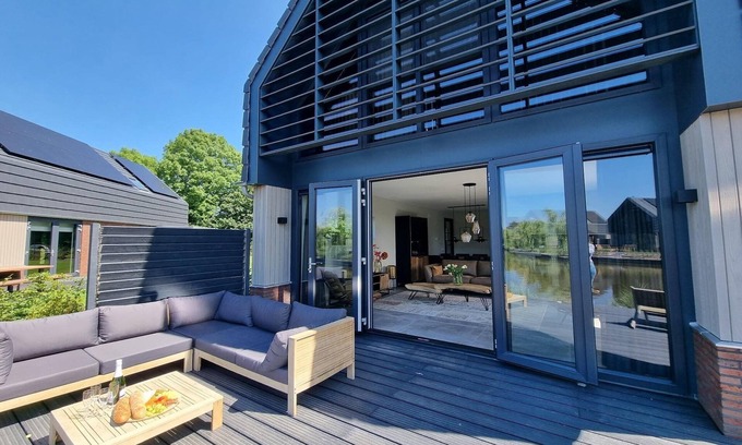 Balk House | Water Villa in Balk by Slotermeer Lake