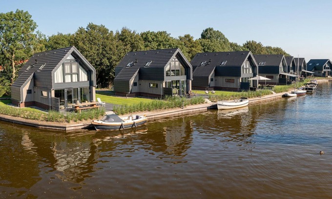 Balk House | Water Villa in Balk by Slotermeer Lake