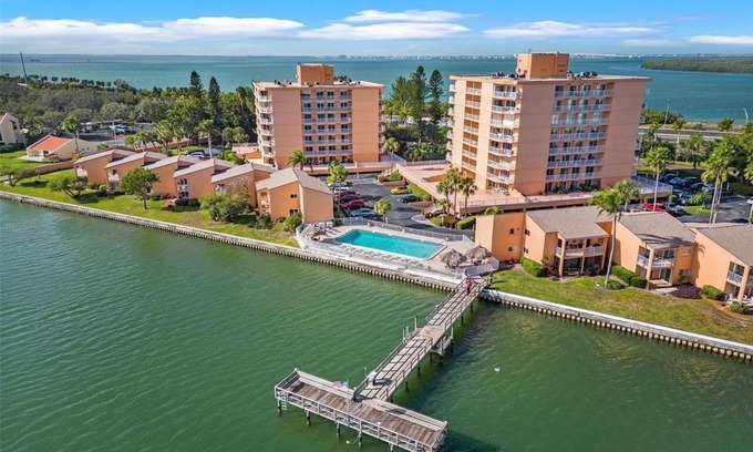 Pinellas Point Condo | WATERFRONT 1BD/1BA Sanctuary Suite 5 MINS to DOWNTOWN LIVE MUSIC & BEACHES!