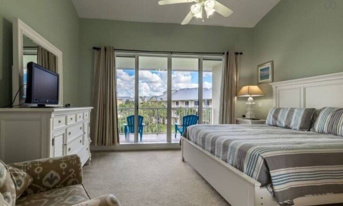 Ruskin Condo | Waterfront 2 bdrm - Beach, Pools, Restaurants, Bars, Fitness Center, Charters and so much more!