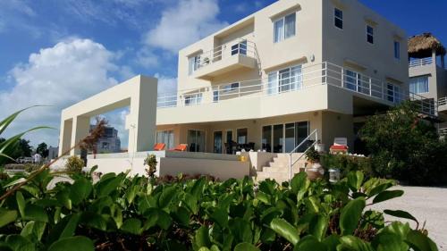 San Pedro Villa | Waterfront 6 Br Villa W Private Plunge Pool