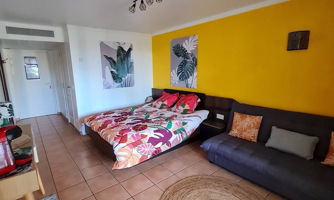 Gros Raisins Apartment | Waterfront apartment. Madininappart.fr