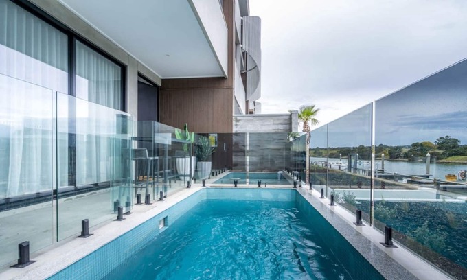 Safety Beach Villa | Waterfront at Martha Cove Premium Poolside Luxury