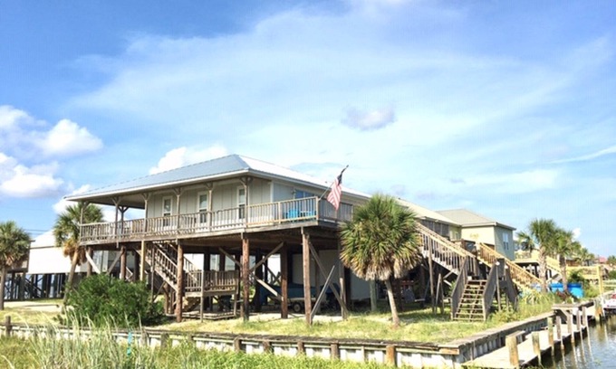 Silver Cay House | Waterfront beach house