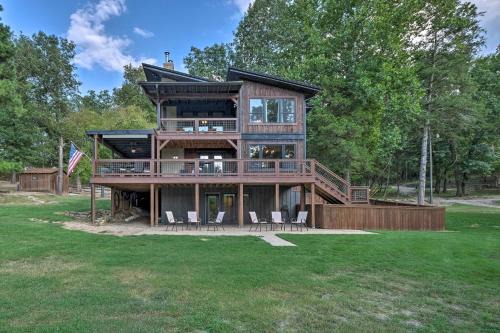 Springdale House | Waterfront Beaver Lake Hideaway with Kayaks and More!