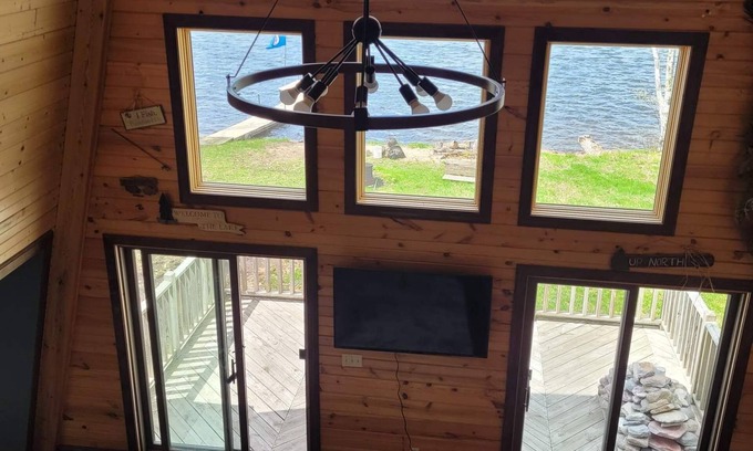 Hillman Cabin | Waterfront Cabin on Beautiful Peavy Lake! Sandy Beach with Crystal Clear Waters!