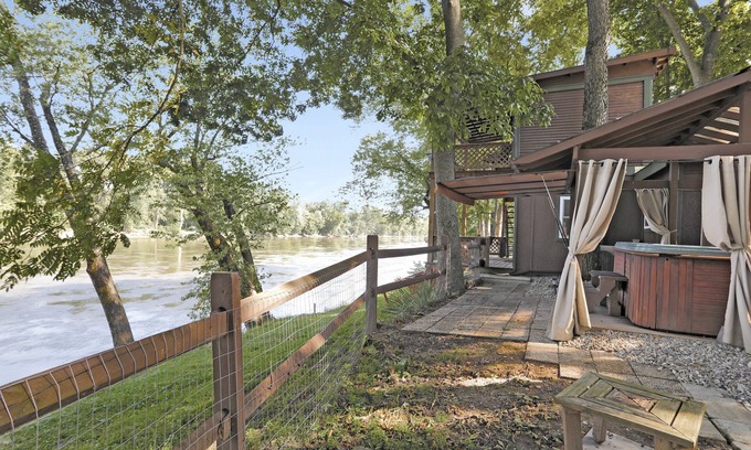 Hedgesville Cabin | Waterfront Cabin overlooking the Potomac River W/Hot Tub, firepit, pavilion