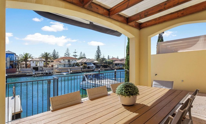 Wannanup House | Waterfront Canal Villa with Private Jetty