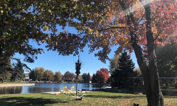 Lagoon City Cottage | Waterfront cottage in Lagoon City resort at Lake Simcoe access to private beach