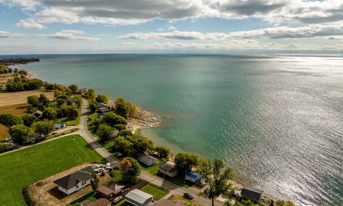 Selkirk Cottage | Waterfront Cottage on Lake Erie