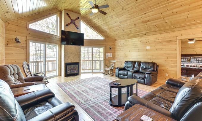 Holden Cabin | Waterfront Davis Pond Cabin w/Dock + Kayaks!