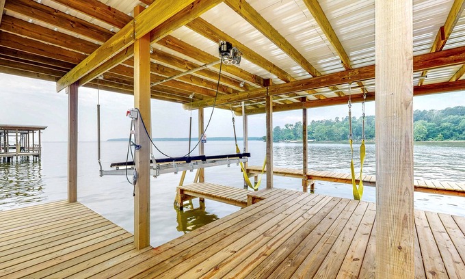 Pointblank House | Waterfront dog-friendly home with pier access, alfresco dining, & kayak