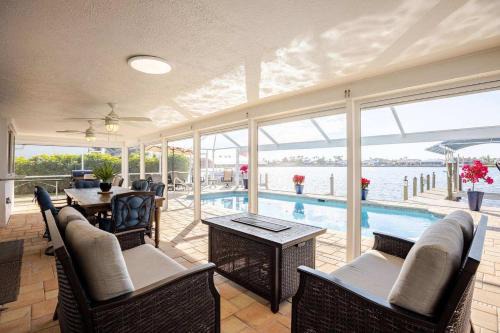 Eight Lakes House | Waterfront Escape Luxurious Stay