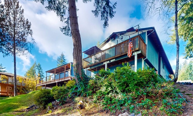 Grapeview House | Waterfront escape with beach access, deck, streaming, & W/D - dog-friendly