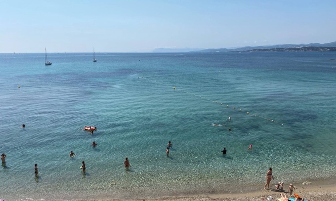 Six-Fours-les-Plages Apartment | Waterfront studio with enchanting views
