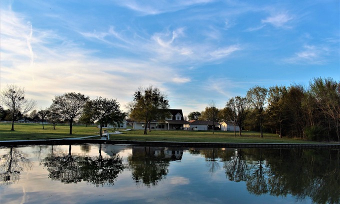 Kerens House | Waterfront Home -9 bedrooms, large patio. On Richland Chambers Lake-Corsicana TX