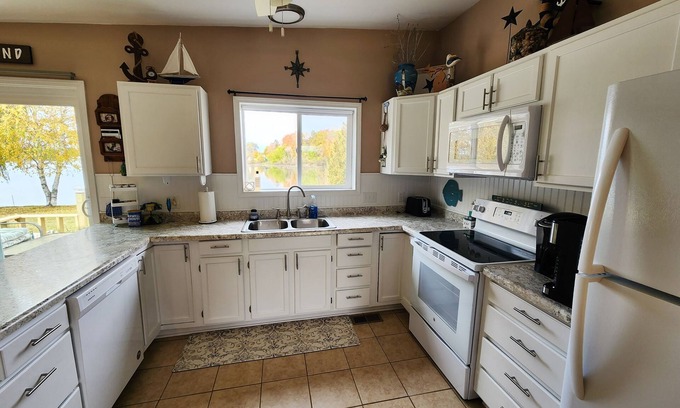 Weidman House | Waterfront - Hot Tub, Game room, Kayaks, Paddle king!
