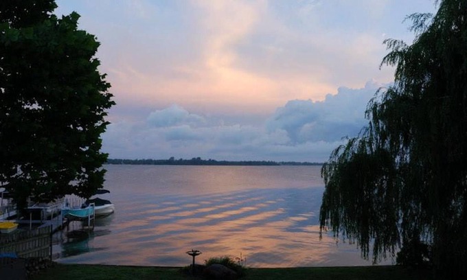 Pulaski House | Waterfront Lake house (Sandy Pond, Lake Ontario)