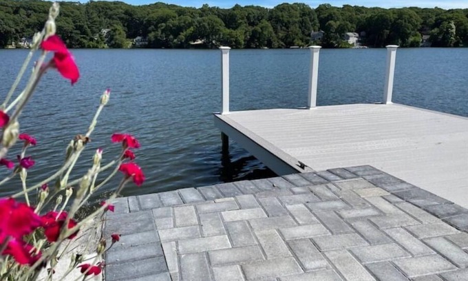 Wrentham House | Waterfront Lake house near Gillette Stadium and central to Boston and Providence