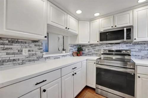 Margate Apartment | Waterfront Living With Easy Access To Shopping