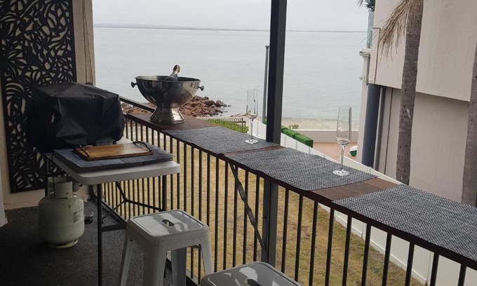 Corlette Apartment | Waterfront Location - 2 Bed Apartment in Corlette, Port Stephens - Sleeps 4