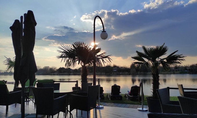 Dunapataj Hotel | Waterfront Lodge