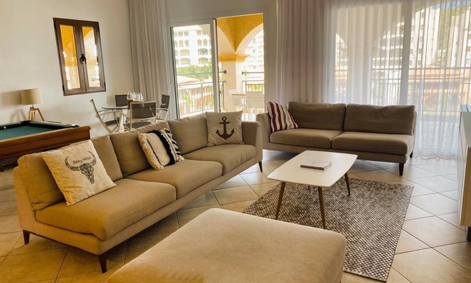 Maho Apartment | Waterfront luxury apartment in Porto Cupecoy