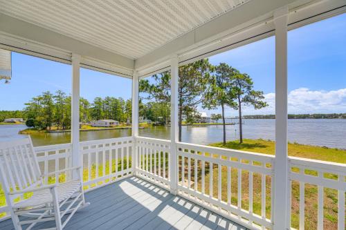 Merritt House | Waterfront Merritt Home with Boat Dock and Deck!