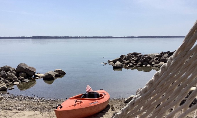 Howe Island Cottage | Waterfront oasis at Zoe’s Lagoon, 1000 islands