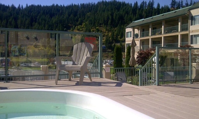 Sicamous Condo | Waterfront Penthouse + private dock, pool & hot tub DistrictLic.8302011-BL00200