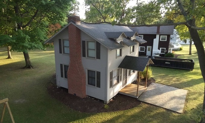 Town of Owasco Cottage | Waterfront Quaint 3 bed cottage that sleeps 6