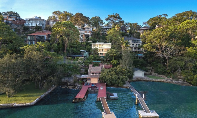 Oyster Bay House | Waterfront Retreat w/2 Jetty – Spacious & Close to Everything